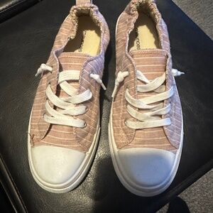Maurice’s pink tennis size 10M